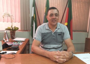 Valmir Monteiro inicia mandato na presidência cortando despesas de telefonia