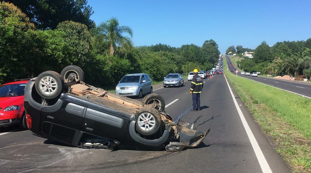 Colisão deixa trânsito em meia pista na RS-239 em Sapiranga
