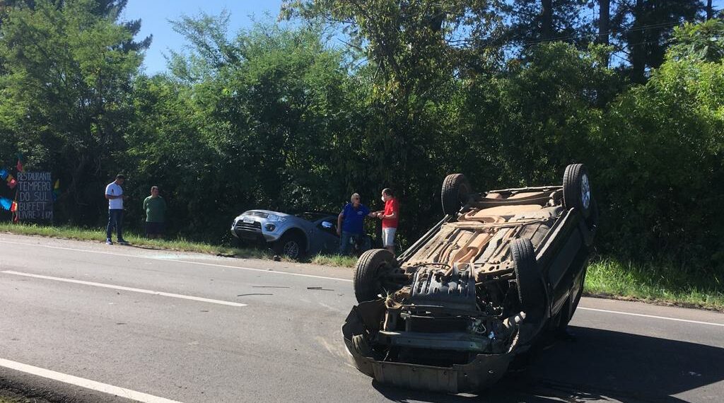 Colisão deixa trânsito em meia pista na RS-239 em Sapiranga