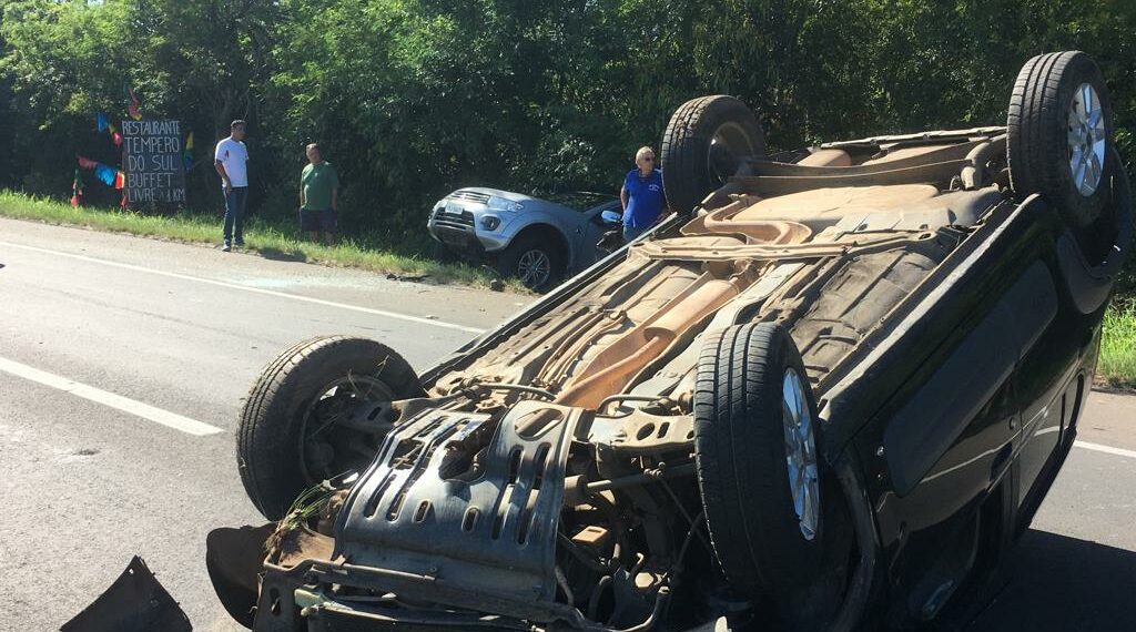 Colisão deixa trânsito em meia pista na RS-239 em Sapiranga