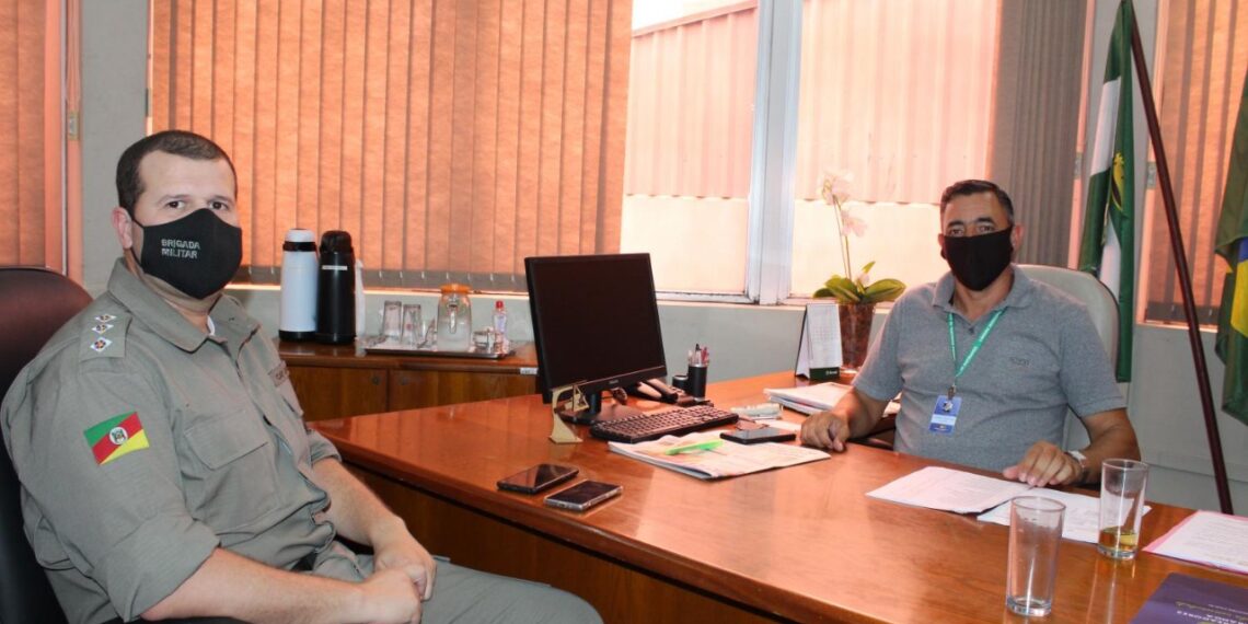 Comandante interino do 32º BPM realiza visita à Câmara de Vereadores de Sapiranga