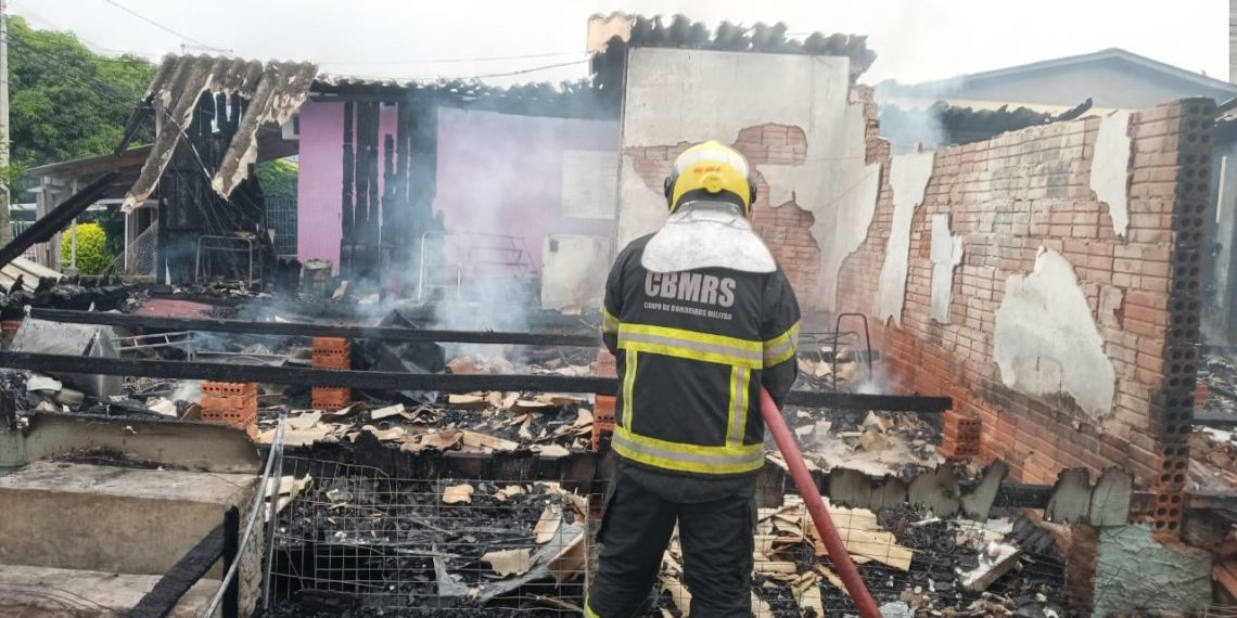 Iniciada mobilização para ajudar famílias que perderam tudo no incêndio em Campo Bom