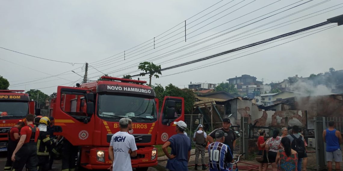 “Tentamos salvar ele, mas não conseguimos”, conta vizinha de homem morto no incêndio em Campo Bom