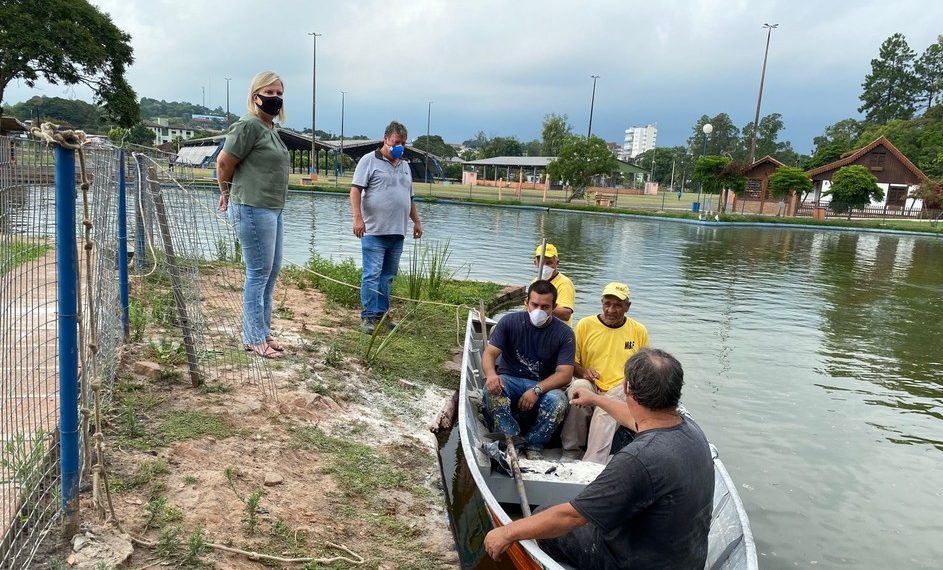 Lago do Parque do Imigrante de Sapiranga recebe serviço de melhoria