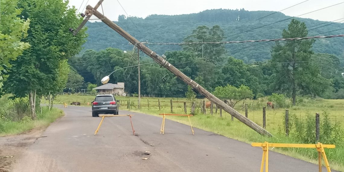 Sapiranga inicia a semana com transtornos decorrentes da ventania e chuva