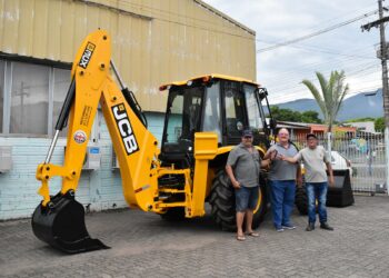 Nova Hartz adquire retroescavadeira