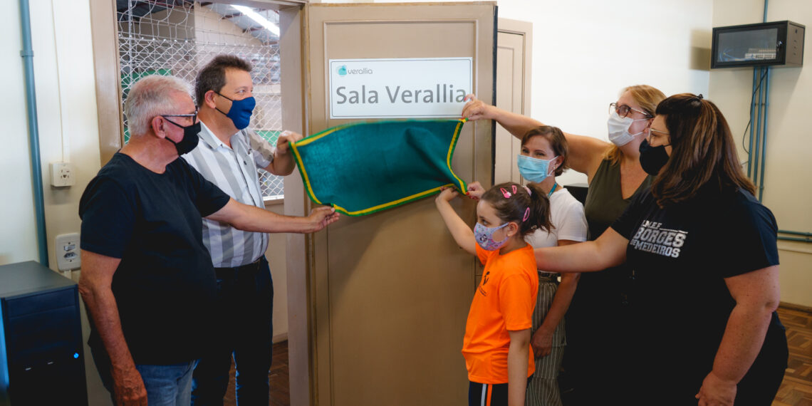 Emef Borges de Medeiros de Campo Bom inaugura Sala Verallia de informática