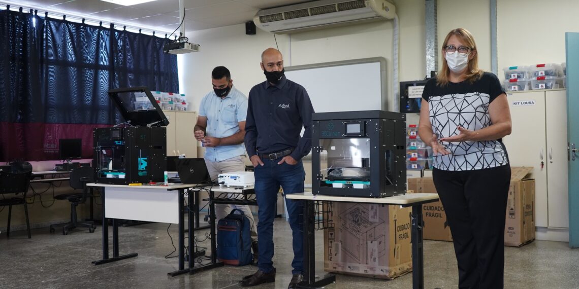 Campo Bom instala impressoras 3D nos laboratórios de informática das escolas municipais