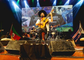 Ingressos para assistir o 19º Acampamento da Canção Nativa de Campo Bom são distribuídos