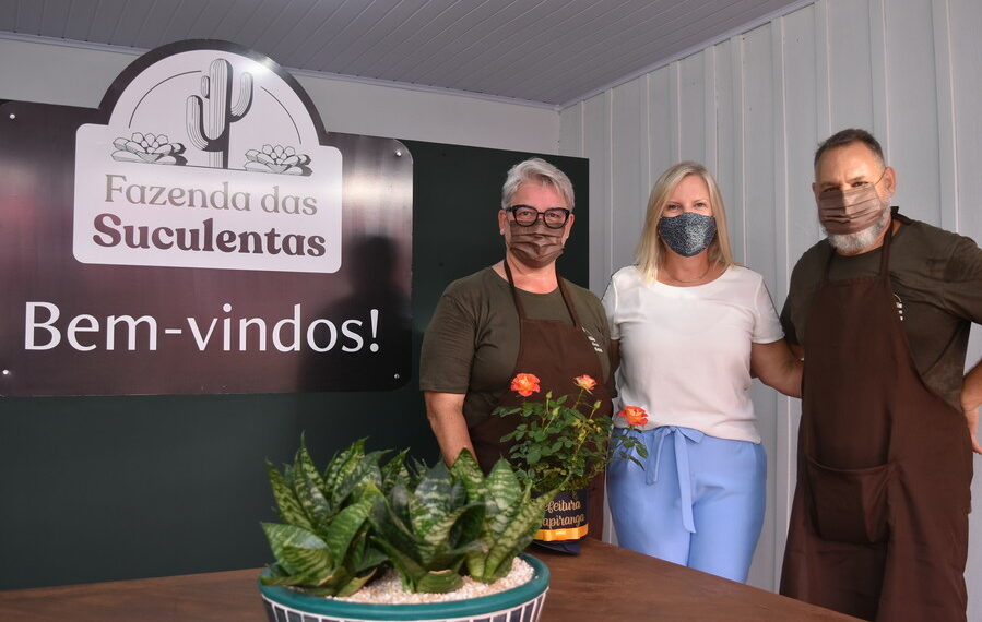 Prefeita de Sapiranga, Carina Nath visita a 1ª fazenda de suculentas aberta ao público da região
