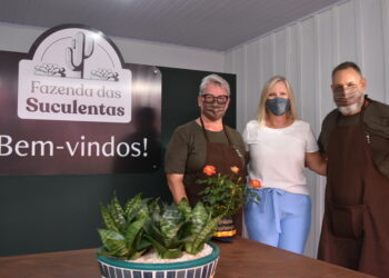 Prefeita de Sapiranga, Carina Nath visita a 1ª fazenda de suculentas aberta ao público da região