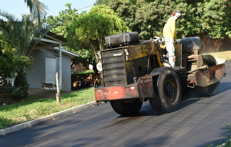Em Sapiranga, rua do bairro Ferrabraz recebe pavimentação asfáltica