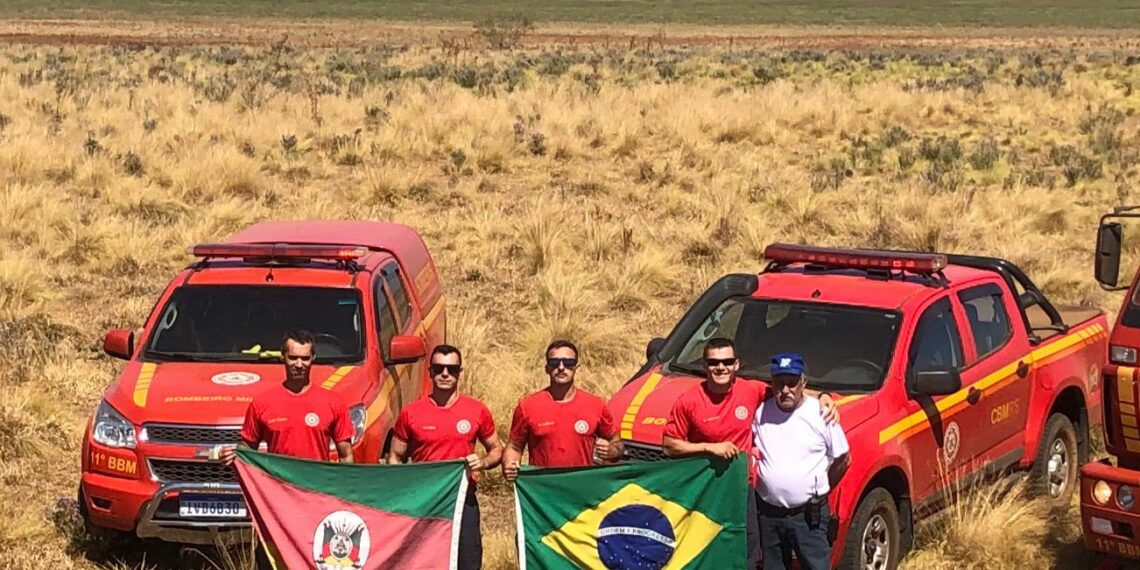 Bombeiros militares de Sapiranga e Campo Bom auxiliam no combate a um incêndio florestal de grandes proporções na Argentina