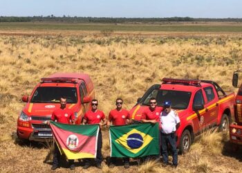 Bombeiros militares de Sapiranga e Campo Bom auxiliam no combate a um incêndio florestal de grandes proporções na Argentina