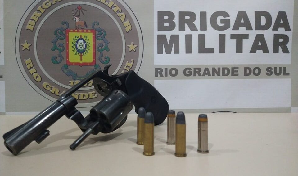 Após denúncia de festa rave, rapaz é preso por porte ilegal de arma em Araricá