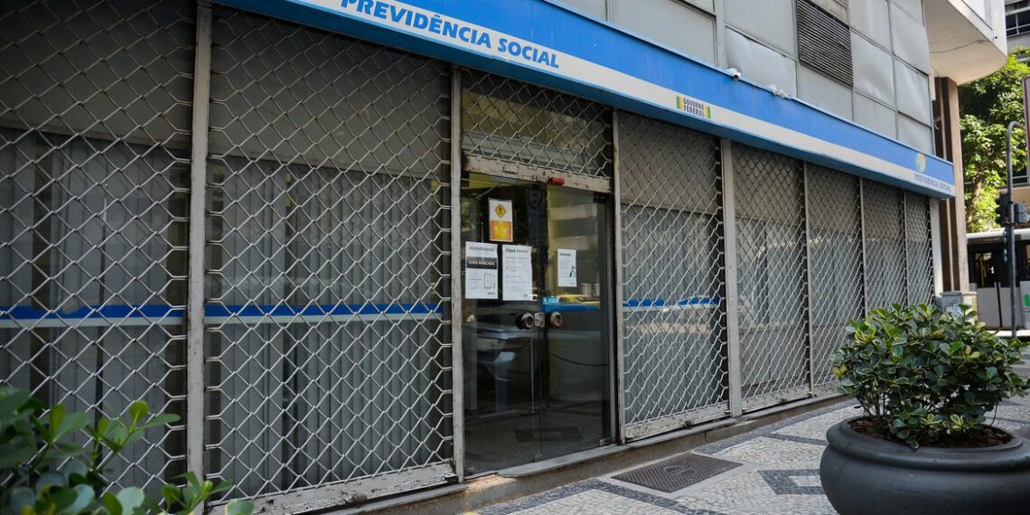 INSS começa a pagar com reajuste quem ganha mais de um salário mínimo