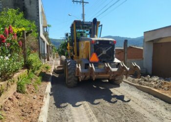 Em Sapiranga, rua do bairro Ferrabraz recebe pavimentação asfáltica