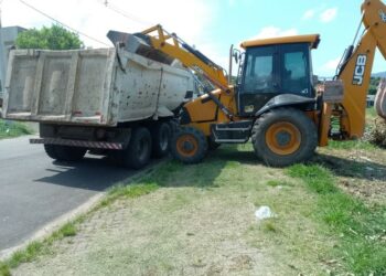 Secretaria de Obras de Sapiranga segue trabalhando na limpeza de ruas