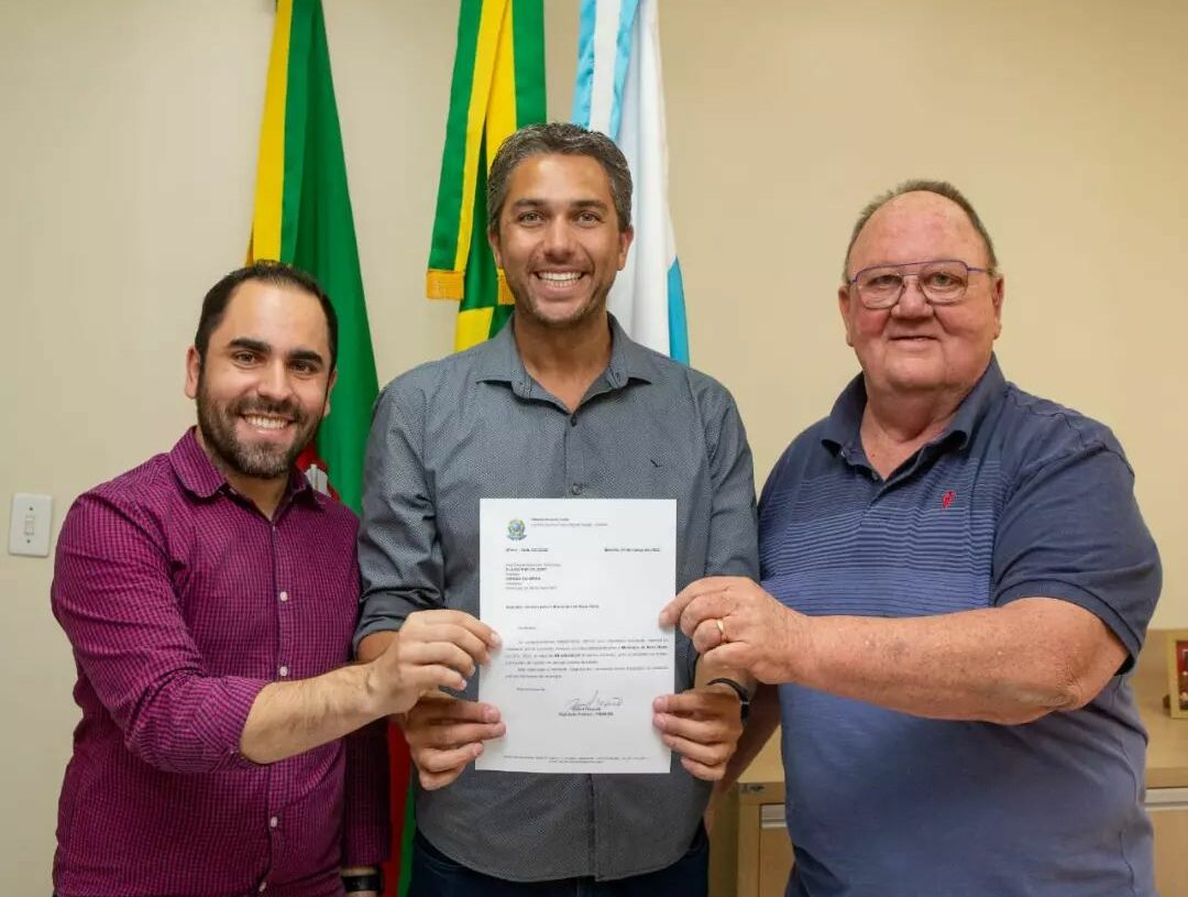 Oseias Oliveira, deputado Daniel e o prefeito