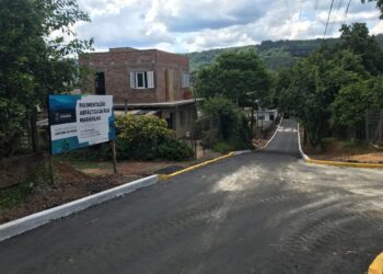 Conclusão do asfalto na Rua Maravilha deixa moradores felizes em Sapiranga