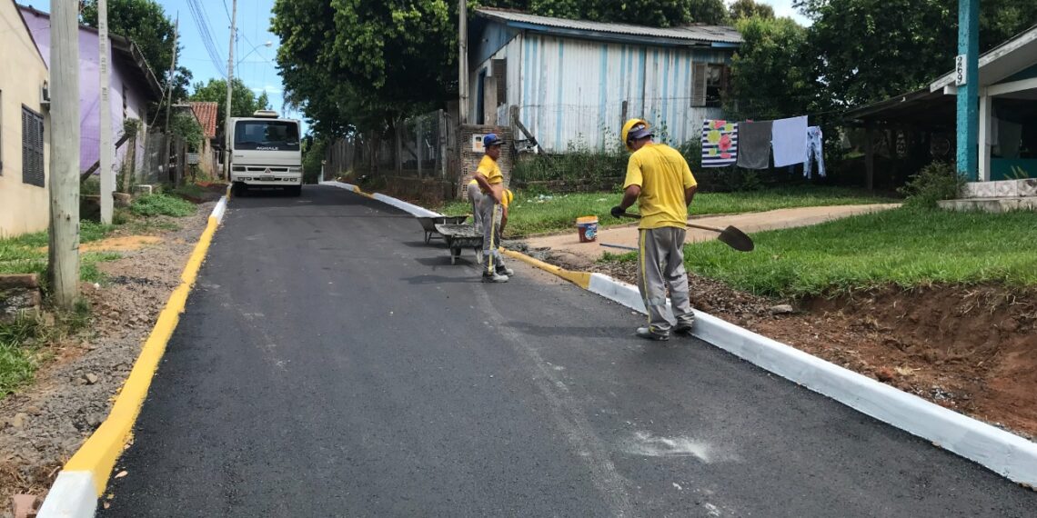 Conclusão do asfalto na Rua Maravilha deixa moradores felizes em Sapiranga