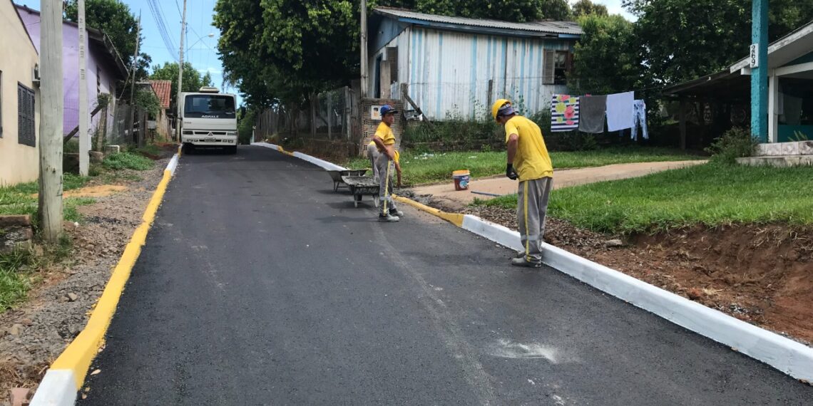 Conclusão do asfalto na Rua Maravilha deixa moradores felizes em Sapiranga