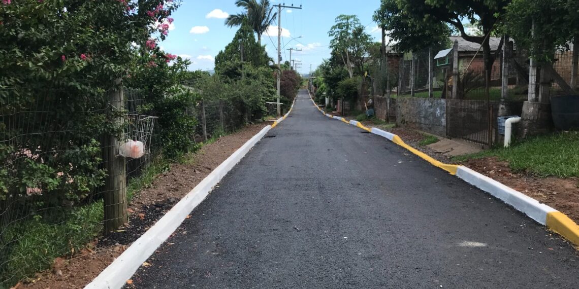 Conclusão do asfalto na Rua Maravilha deixa moradores felizes em Sapiranga