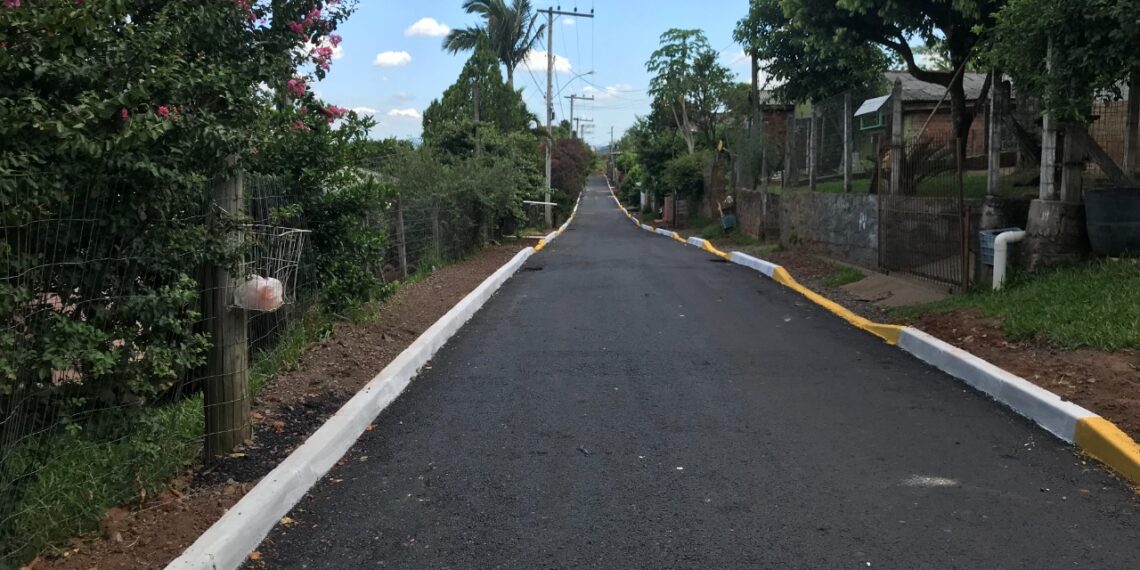 Conclusão do asfalto na Rua Maravilha deixa moradores felizes em Sapiranga