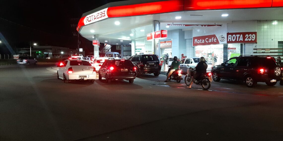 Aumento no preço dos combustíveis provoca filas em postos de Sapiranga