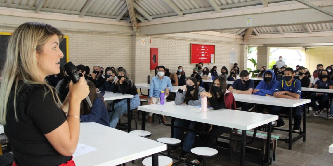 Presidente do Legislativo de Campo Bom participa de bate-papo com alunos