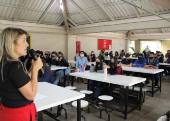 Presidente do Legislativo de Campo Bom participa de bate-papo com alunos