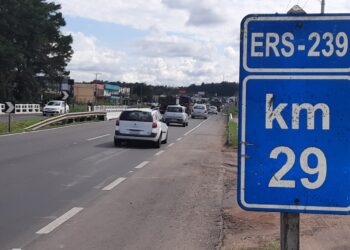 Após chuva e buraqueira, EGR inicia ação de reparos na 239 e projeta serviços na RS-115