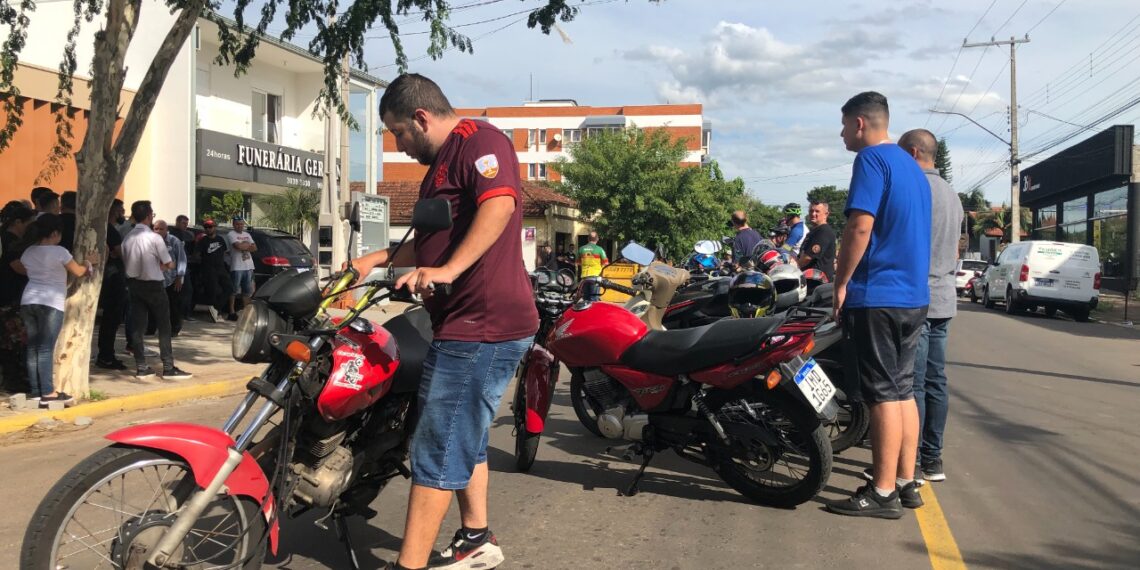 Velório de sapiranguense é acompanhado por ciclistas da cidade