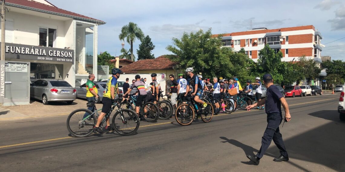 Velório de sapiranguense é acompanhado por ciclistas da cidade