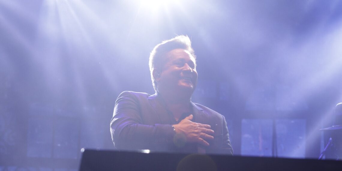 VEJA FOTOS: Leonardo emociona e encerra programação do Festejando Parobé com chave de ouro