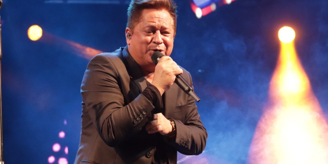 VEJA FOTOS: Leonardo emociona e encerra programação do Festejando Parobé com chave de ouro