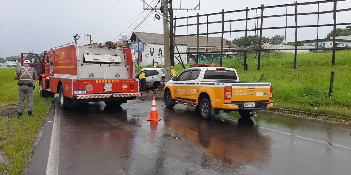 Motorista fica preso às ferragens após acidente de trânsito em Sapiranga