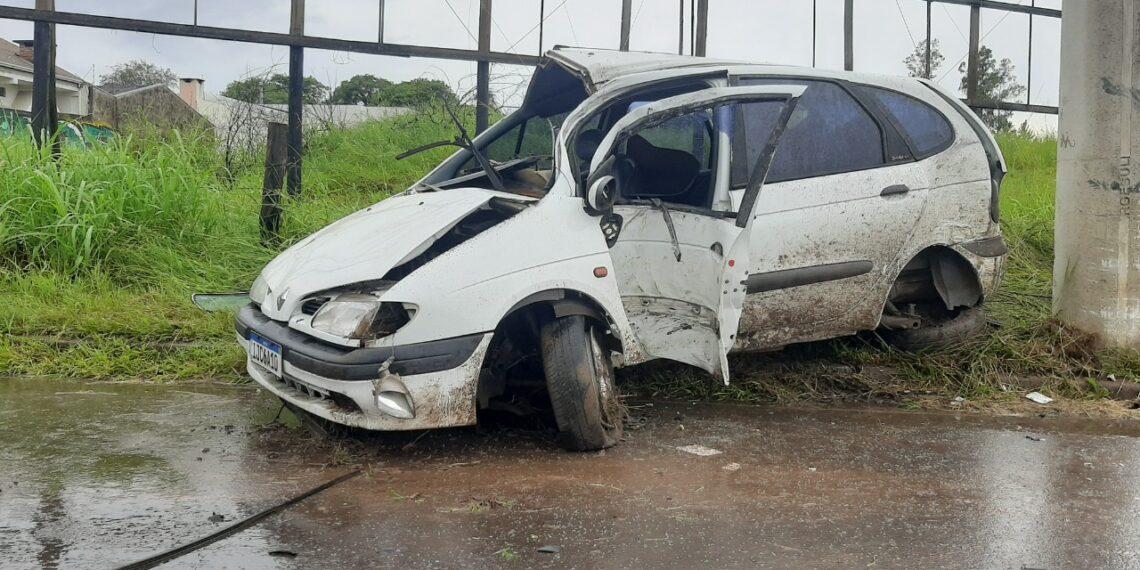 Motorista fica preso às ferragens após acidente de trânsito em Sapiranga