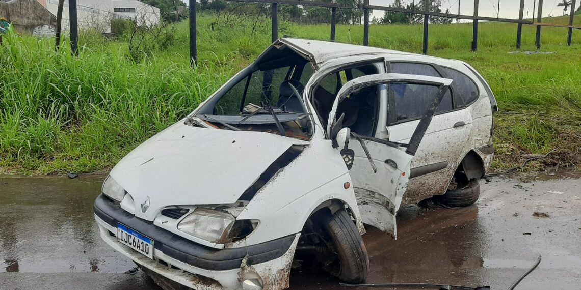 Motorista fica preso às ferragens após acidente de trânsito em Sapiranga