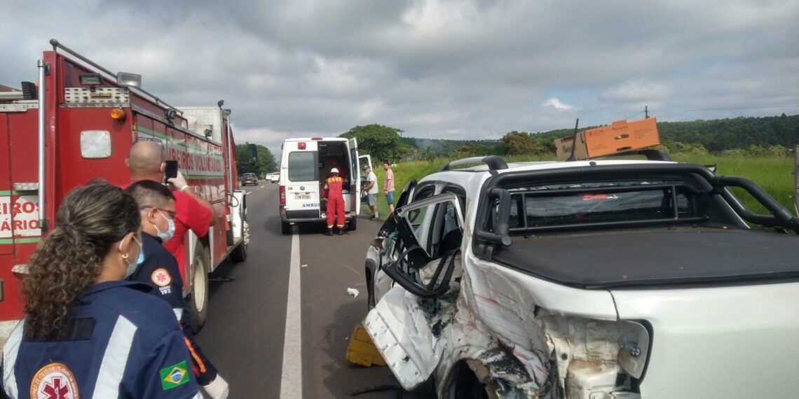 Acidente envolvendo três veículos deixa duas pessoas feridas na RS-239