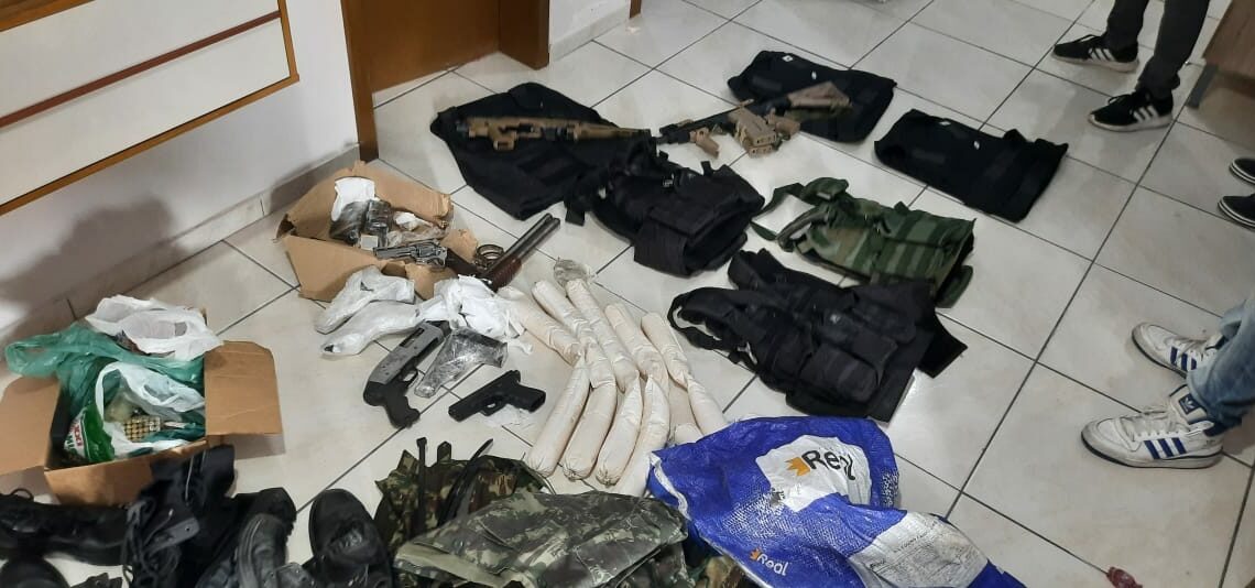 Denarc desarticula depósito de armas e explosivos pertencente a facção em Sapiranga