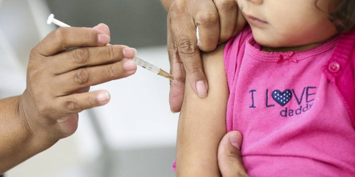 País dará início a vacinação de crianças contra sarampo e influenza em abril