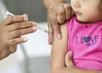 País dará início a vacinação de crianças contra sarampo e influenza em abril