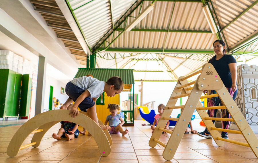 Estudantes já aproveitam brinquedos novos instalados nas escolas da rede municipal de Sapiranga
