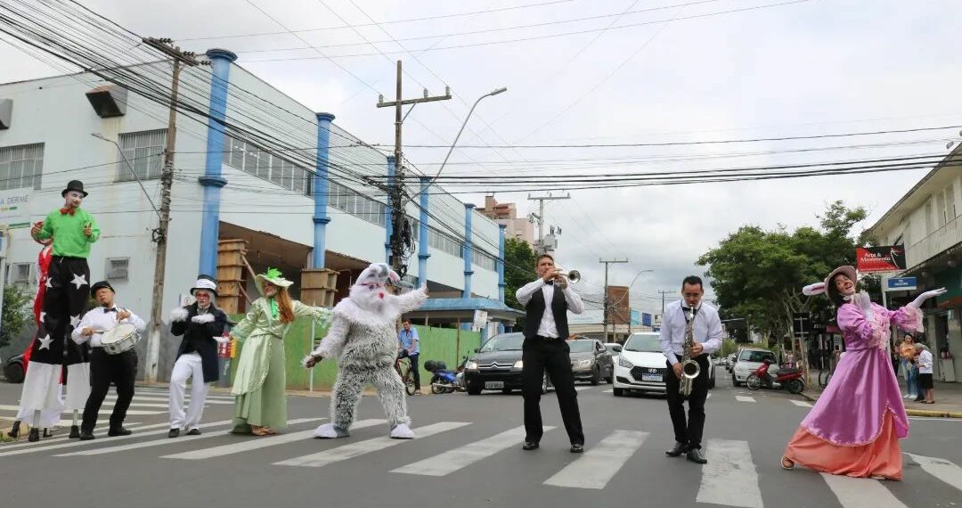 Domingo com tarde especial para as crianças na Páscoa das Rosas em Sapiranga
