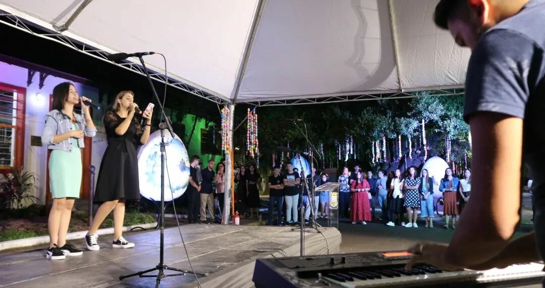 Domingo com tarde especial para as crianças na Páscoa das Rosas em Sapiranga