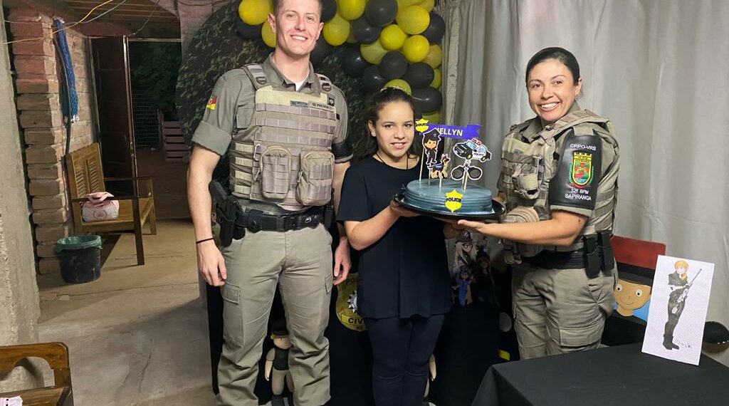 Brigada Militar surpreende menina em festa do seu aniversário em Sapiranga