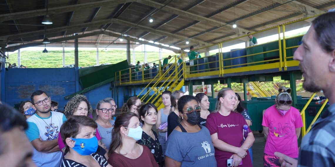 Encontro sobre ecoeducação leva professores de Campo Bom à Usina de Reciclagem