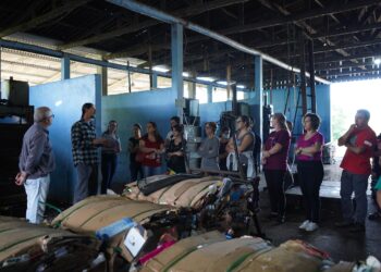 Encontro sobre ecoeducação leva professores de Campo Bom à Usina de Reciclagem