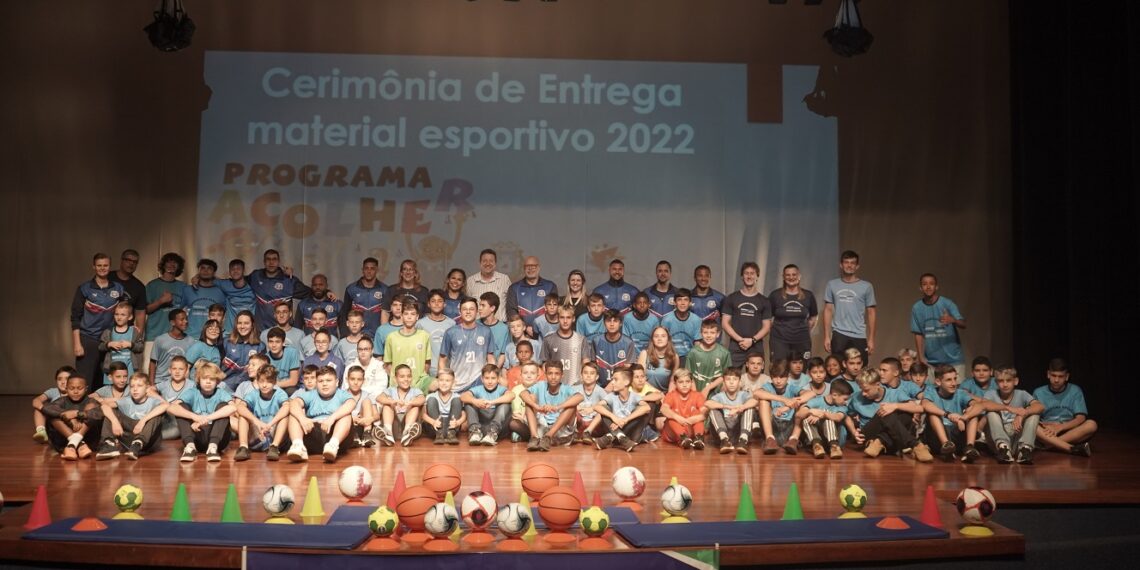 Prefeitura de Campo Bom entrega novos uniformes para o Programa Acolher